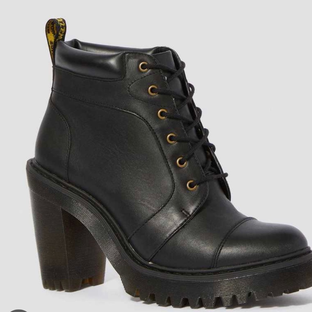 Dr. Martens Averil Boots
Heeled Platform Leather Lace Up Bootie